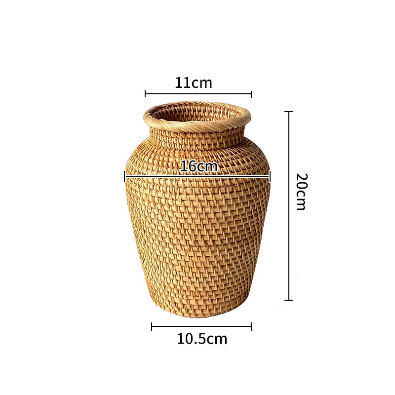 Grand vase à fleurs en rotin